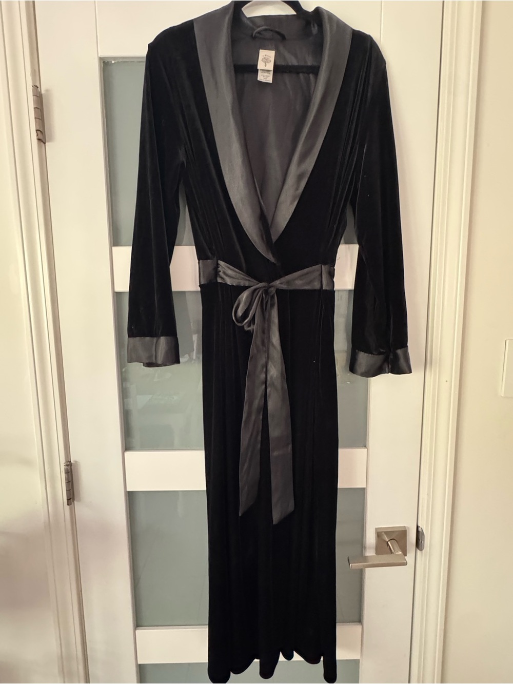 In Bloom Vintage Black Velvet Robe/Dressing Gown with Satin Trim